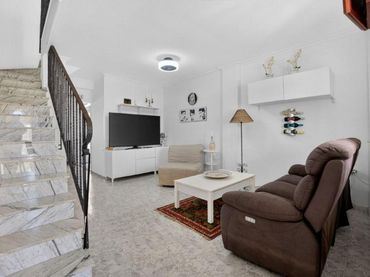 Casa aparellada amb piscina en venda a Nueva Torrevieja - Aguas Nuevas