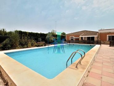 Chalet con piscina en venta en Pedanías - Extrarradio
