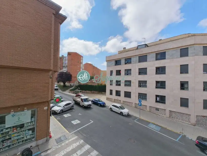 Vista exterior de Piso de alquiler en Segovia con Calefacción, Parquet y Terraza