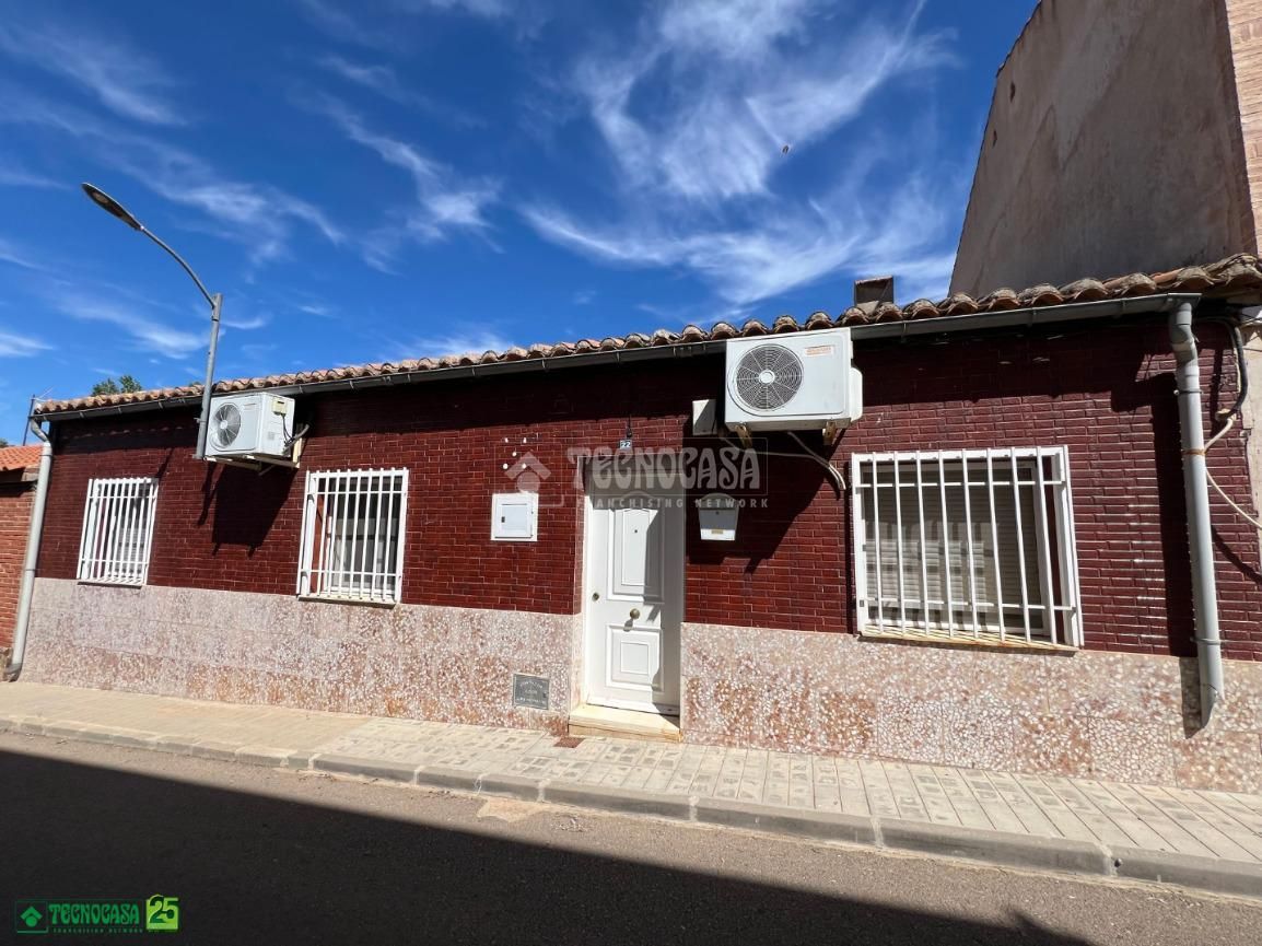Vista exterior de Casa adosada en venda en Cañada de Calatrava