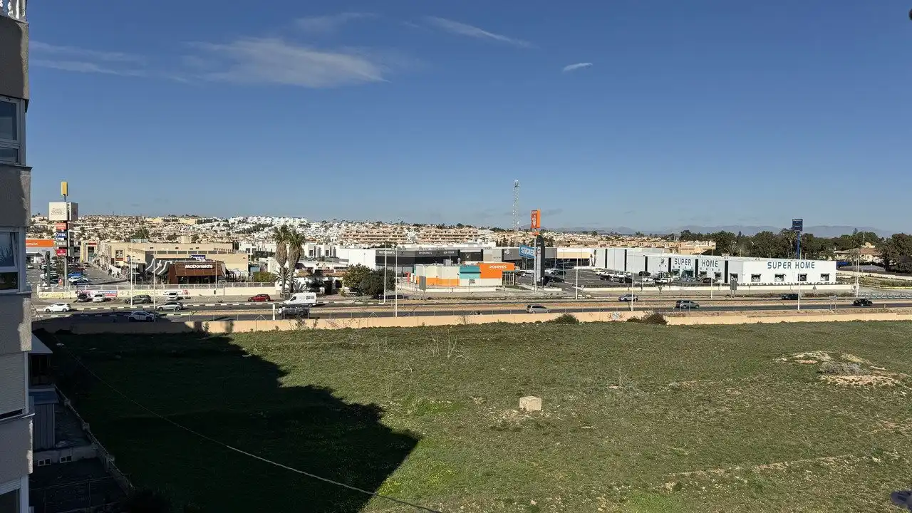 Vista exterior de Ático en venta en Orihuela
