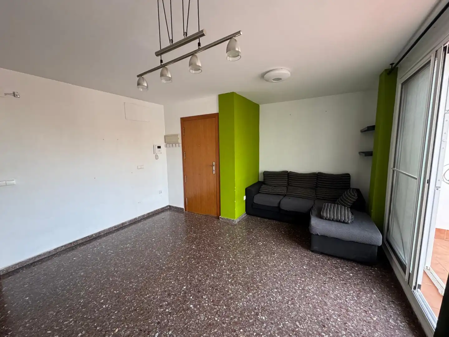 Sala d'estar de Àtic de lloguer en Riba-roja de Túria amb Aire condicionat i Terrassa