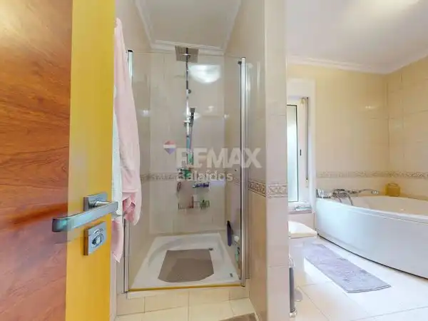 Bany de Casa o xalet en venda en A Cañiza   amb Calefacció, Jardí privat i Parquet