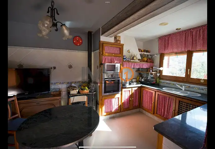 Cocina de Casa adosada en venta en Alàs I Cerc con Calefacción, Jardín privado y Terraza