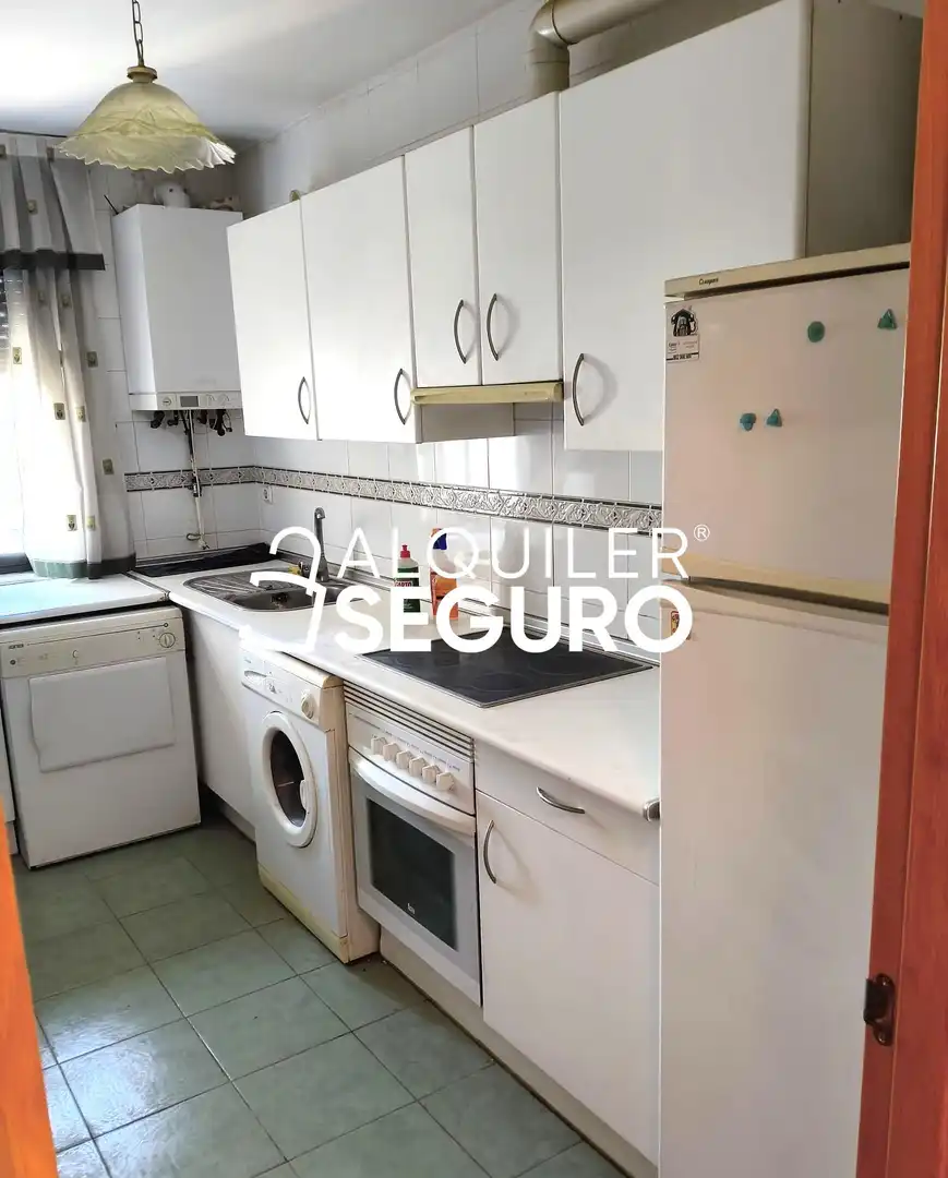 Cocina de Piso de alquiler en Ocaña con Calefacción, Piscina y Amueblado