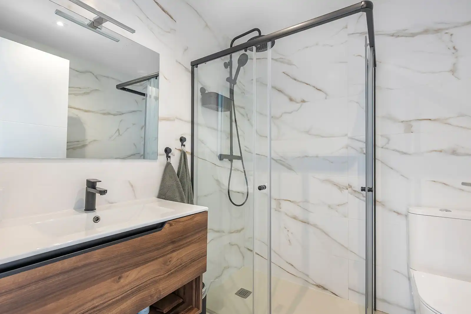 Badezimmer von Erdgeschoss zum Verkauf in Orihuela mit Klimaanlage, Terrasse und Möbliert