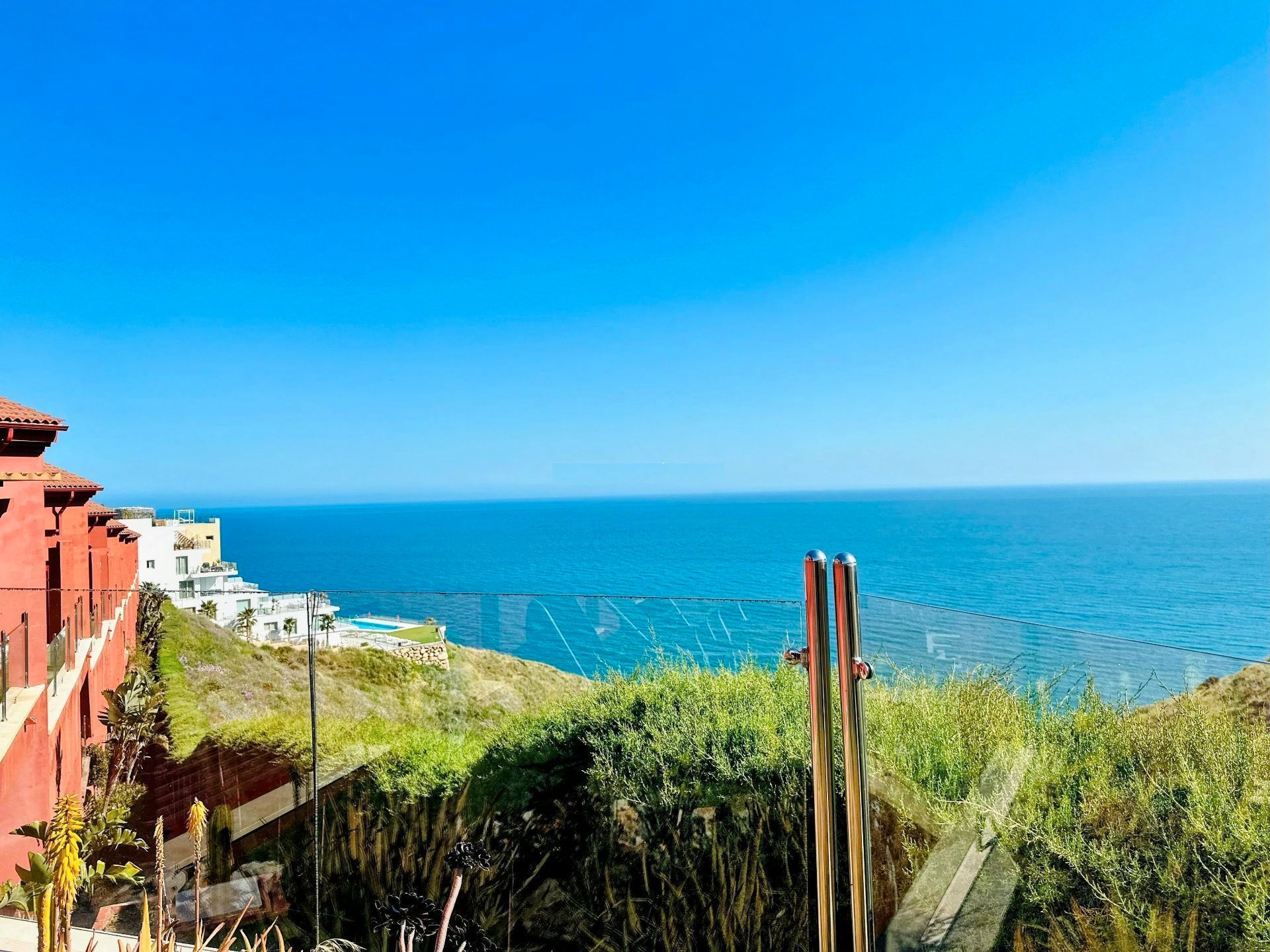 Vista exterior de Casa o xalet en venda en Torrox amb Jardí privat, Terrassa i Piscina