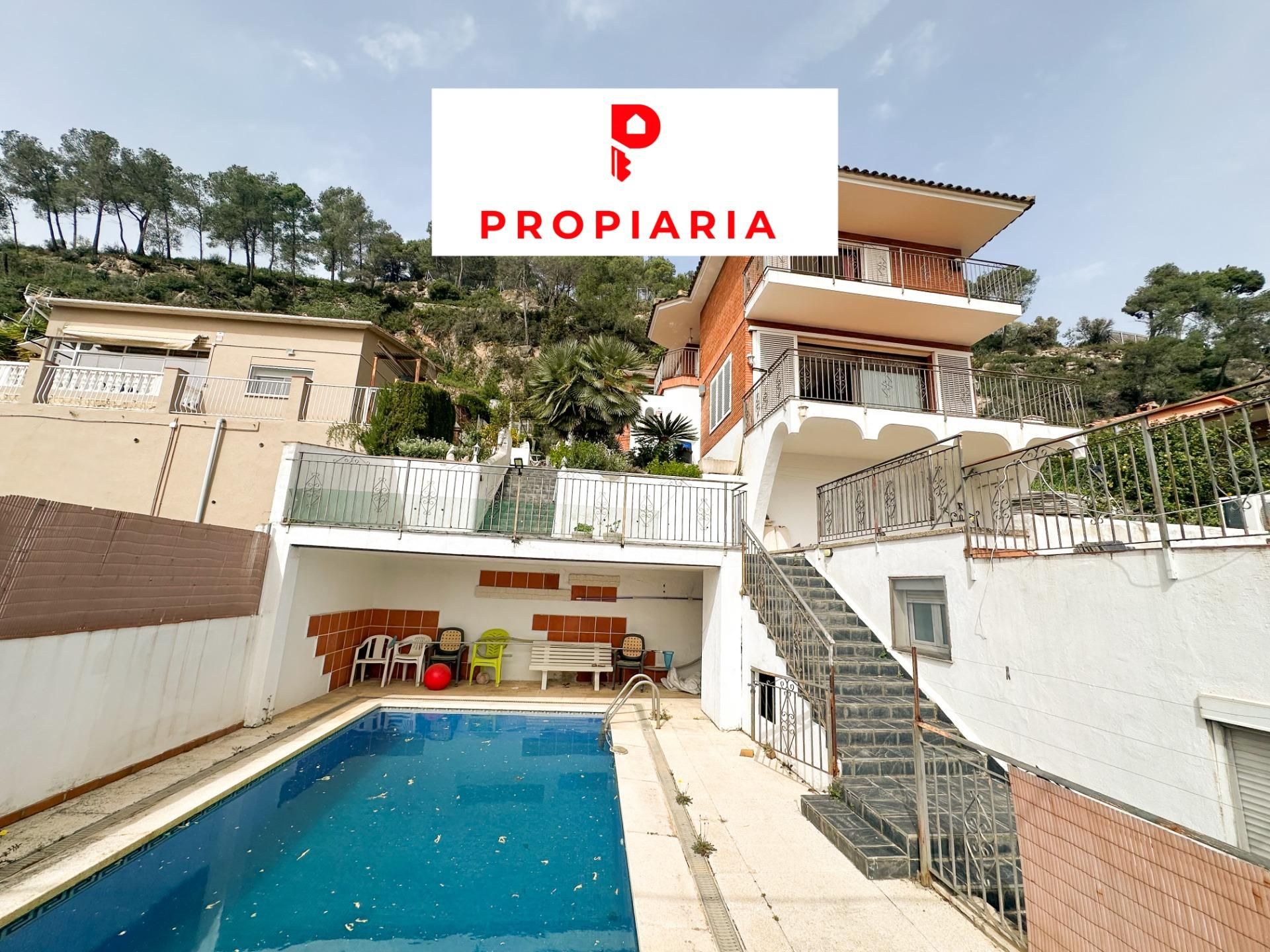 Vista exterior de Casa o xalet en venda en Vallirana amb Aire condicionat, Calefacció i Jardí privat