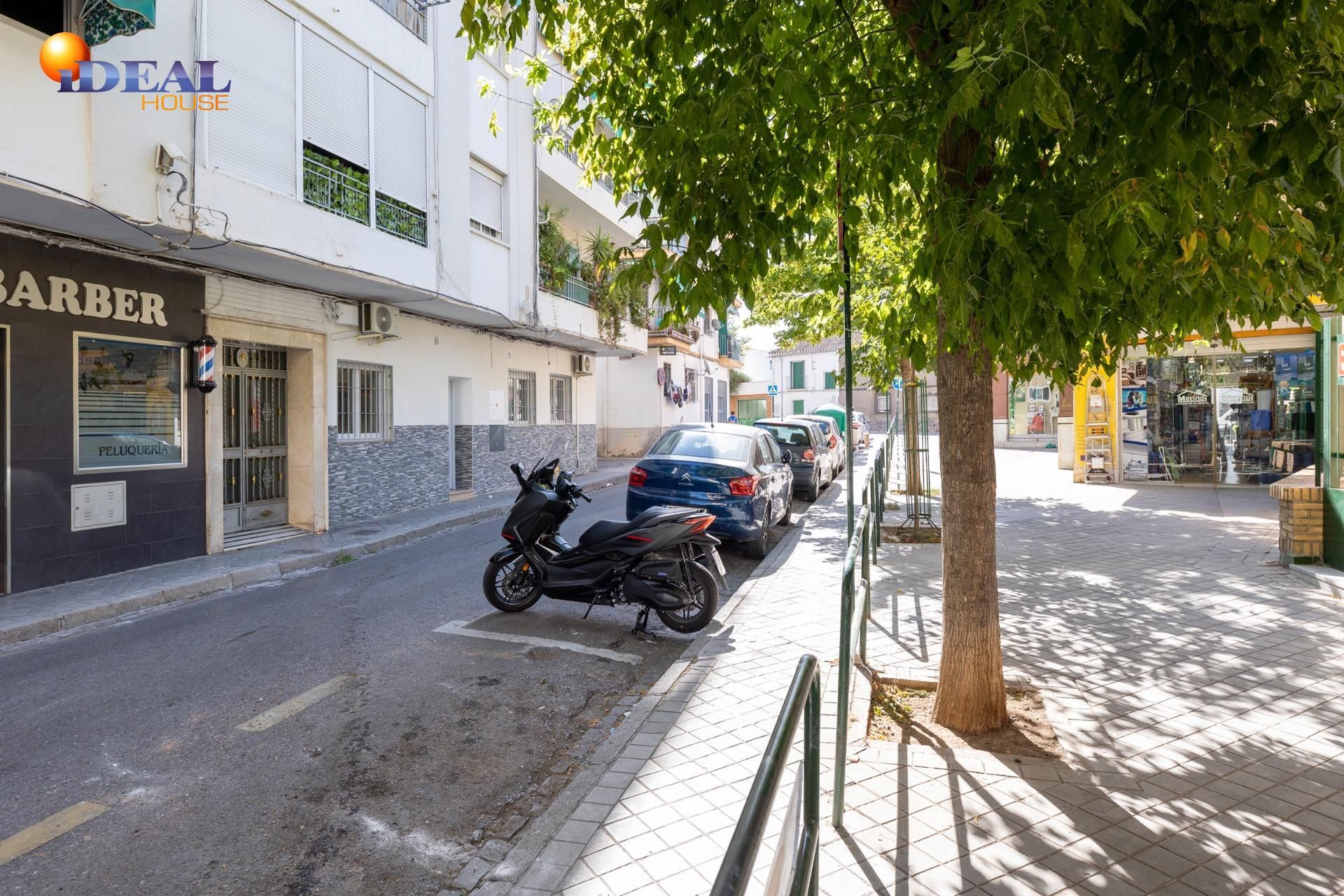Vista exterior de Planta baixa en venda en  Granada Capital amb Aire condicionat