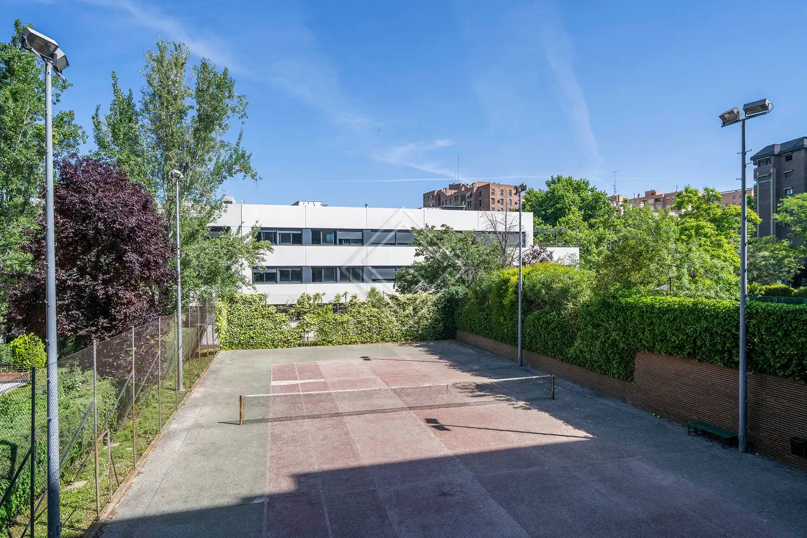 Vista exterior de Piso en venta en Madrid con Jardín privado, Terraza y Piscina comunitaria