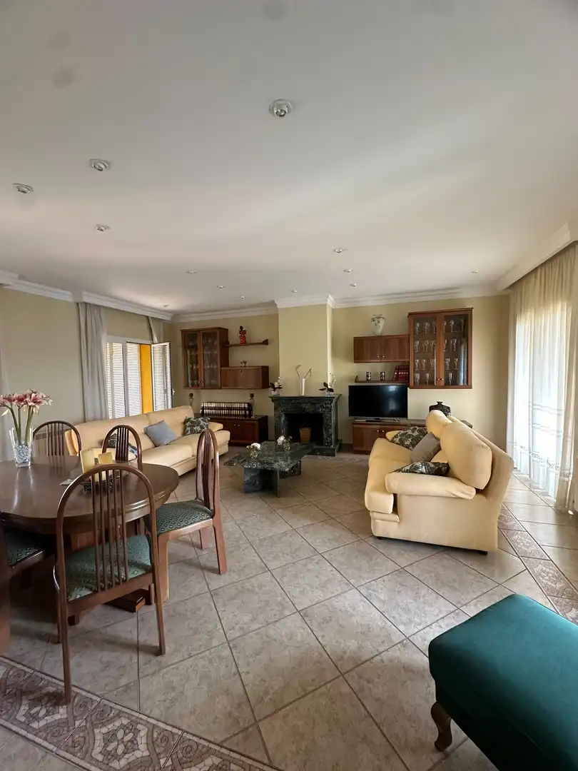 Sala de estar de Casa o chalet en venta en Montornès del Vallès con Aire acondicionado, Calefacción y Jardín privado