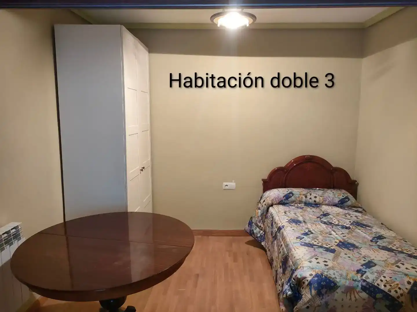 Habitación de Piso de alquiler en Vitoria - Gasteiz con Amueblado y Balcón