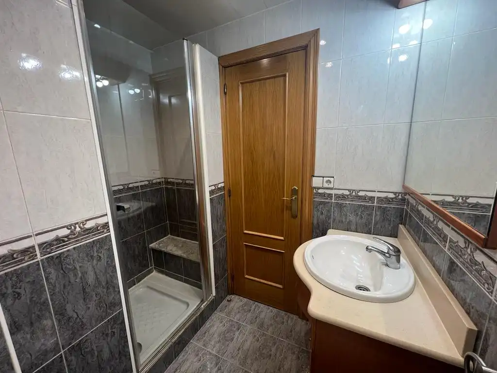 Baño de Piso en venta en Granollers con Calefacción, Balcón y Alarma