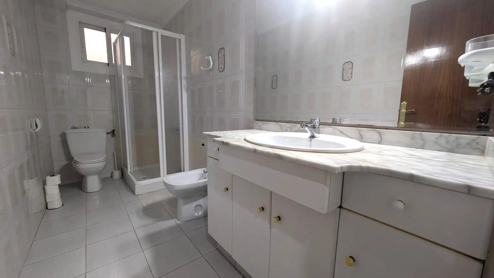 Bathroom of Flat for rent in Elche / Elx  with Air Conditioner, Furnished and Balcony
