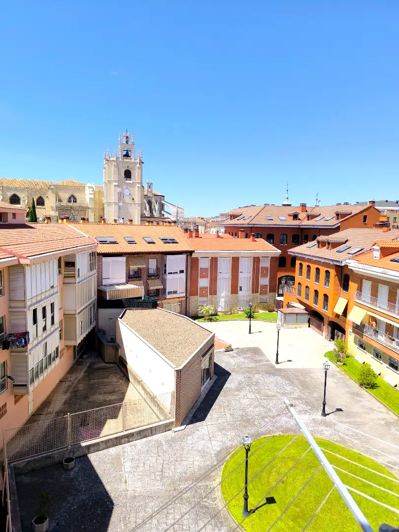Vista exterior de Pis en venda en Palencia amb Calefacció, Parquet i Traster