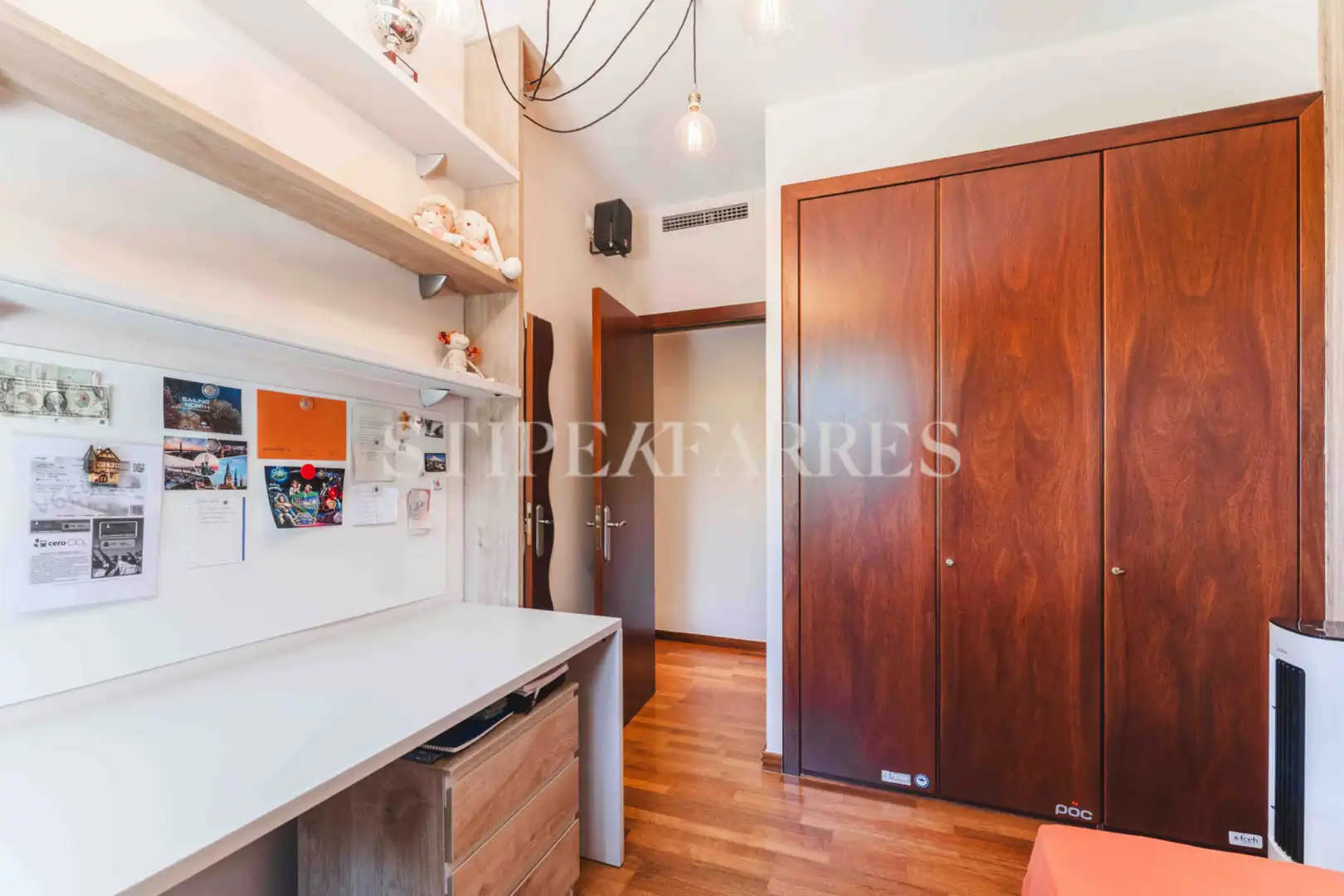 Schlafzimmer von Haus oder Chalet zum Verkauf in Barcelona mit Klimaanlage, Heizung und Privatgarten