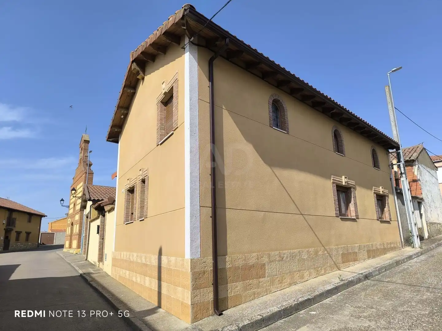 Vista exterior de Casa o xalet en venda en Santas Martas amb Calefacció i Terrassa