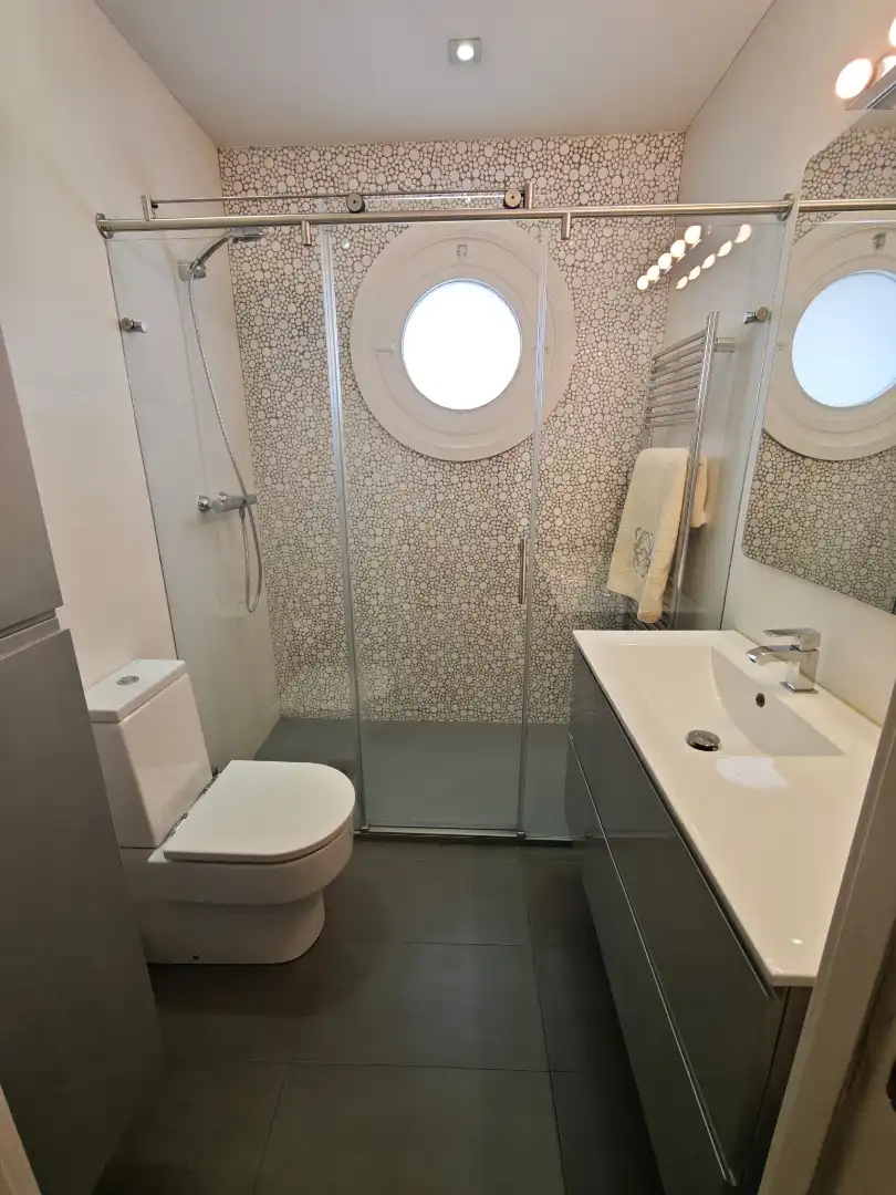 Baño de Piso de alquiler en Bilbao  con Calefacción, Amueblado y Horno
