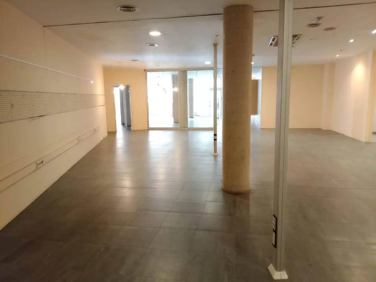 Local commercial à louer à Sant Julià, imagen 9
