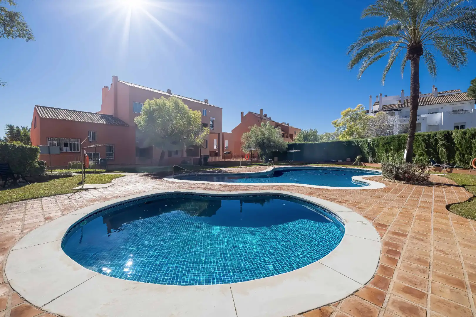 Piscina de Dúplex en venta en Marbella con Terraza, Alarma y Piscina comunitaria