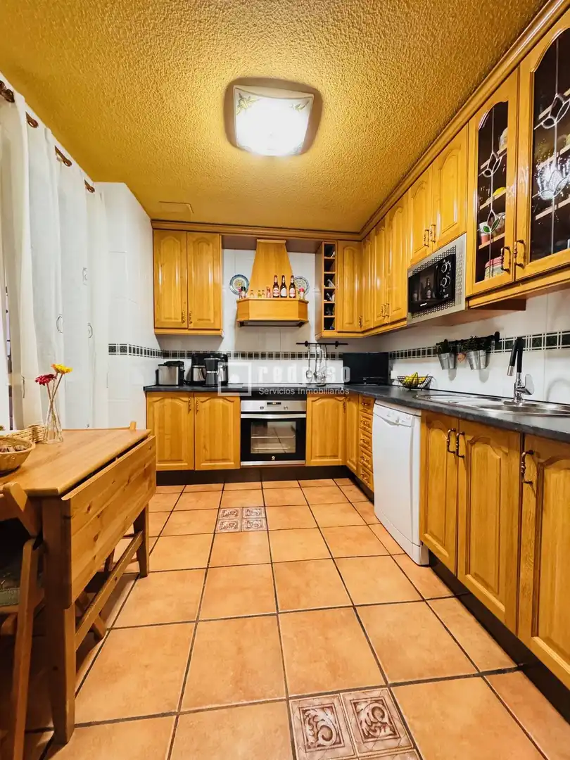 Cocina de Piso en venta en Fuenlabrada con Aire acondicionado, Calefacción y Jardín privado