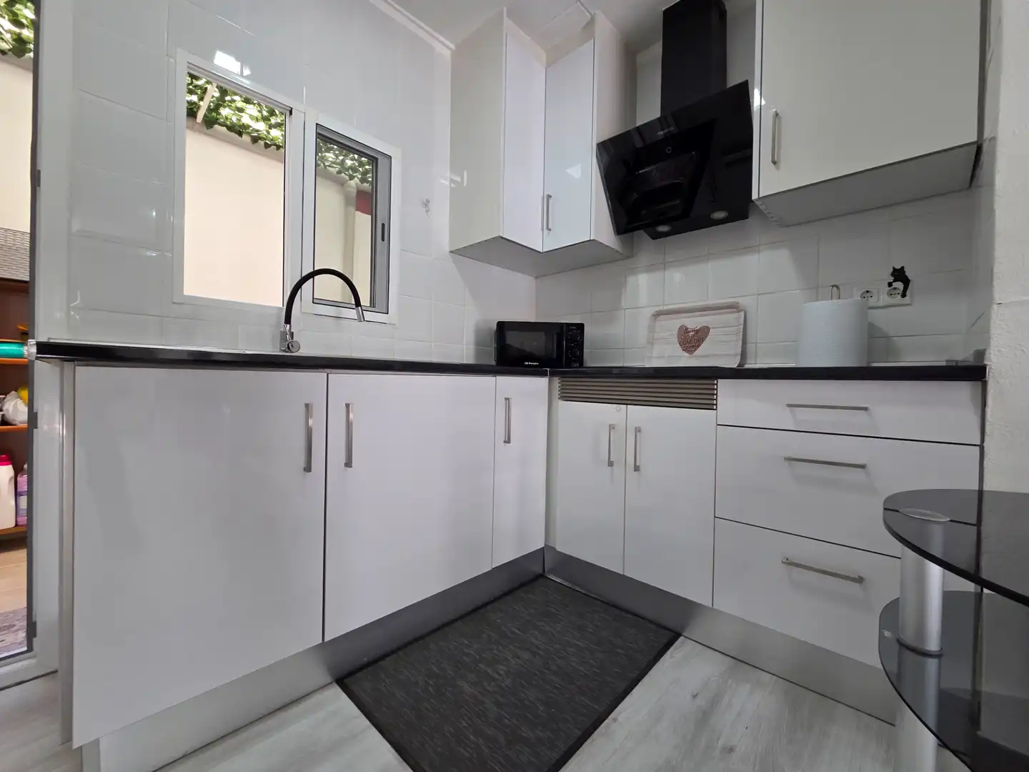 Küche von Einfamilien-Reihenhaus zum Verkauf in Torrevieja mit Klimaanlage, Terrasse und Abstellraum