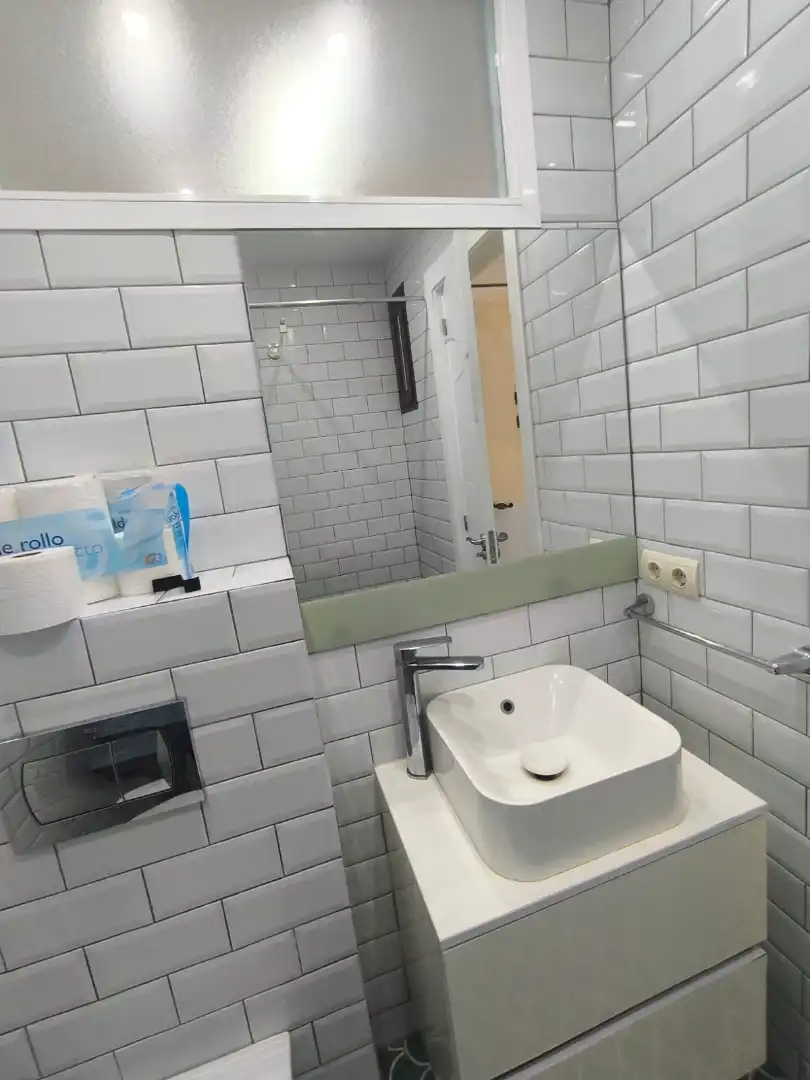 Baño de Estudio de alquiler en Estepona con Aire acondicionado, Calefacción y Jardín privado