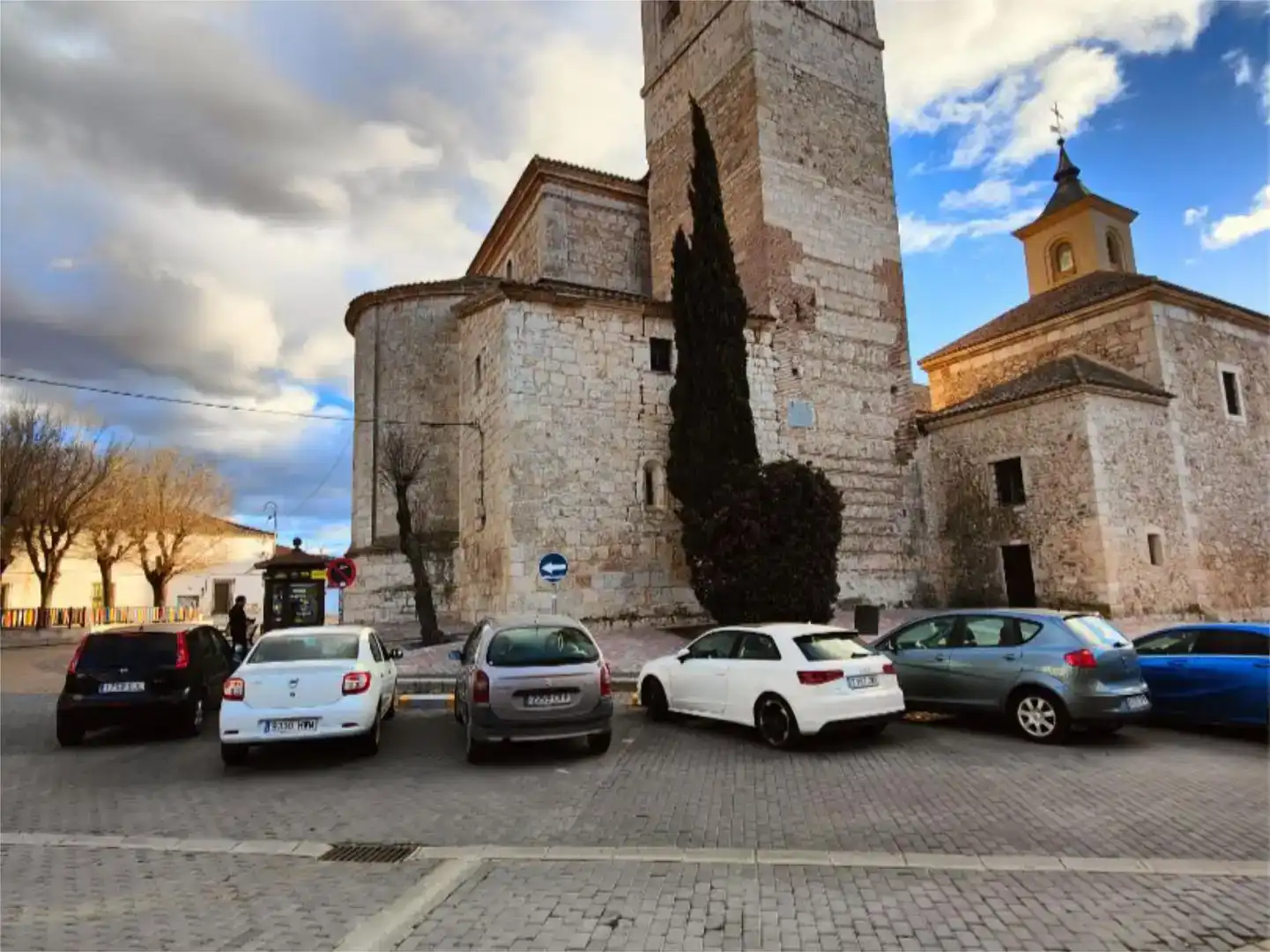 Aparcament de Casa adosada en venda en Torres de la Alameda amb Balcó
