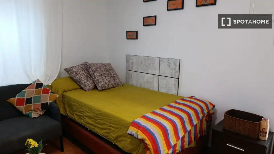 Habitación de Estudio para compartir en Málaga con Aire acondicionado, Calefacción y Terraza