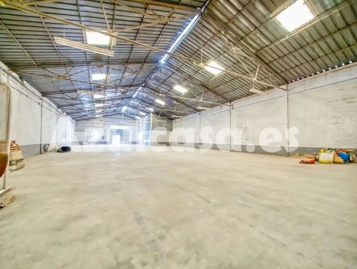 Nave industrial en venta en Caudete