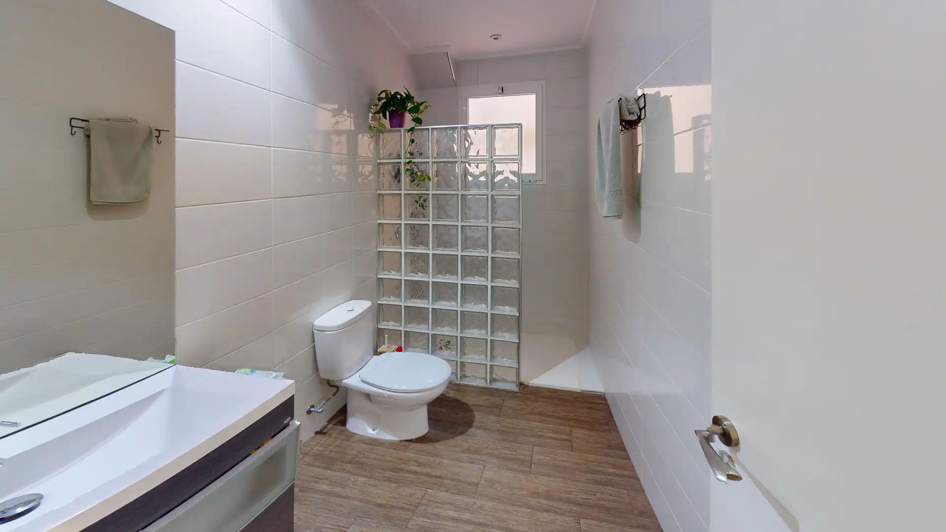 Baño de Piso en venta en Elche / Elx con Aire acondicionado, Amueblado y Balcón