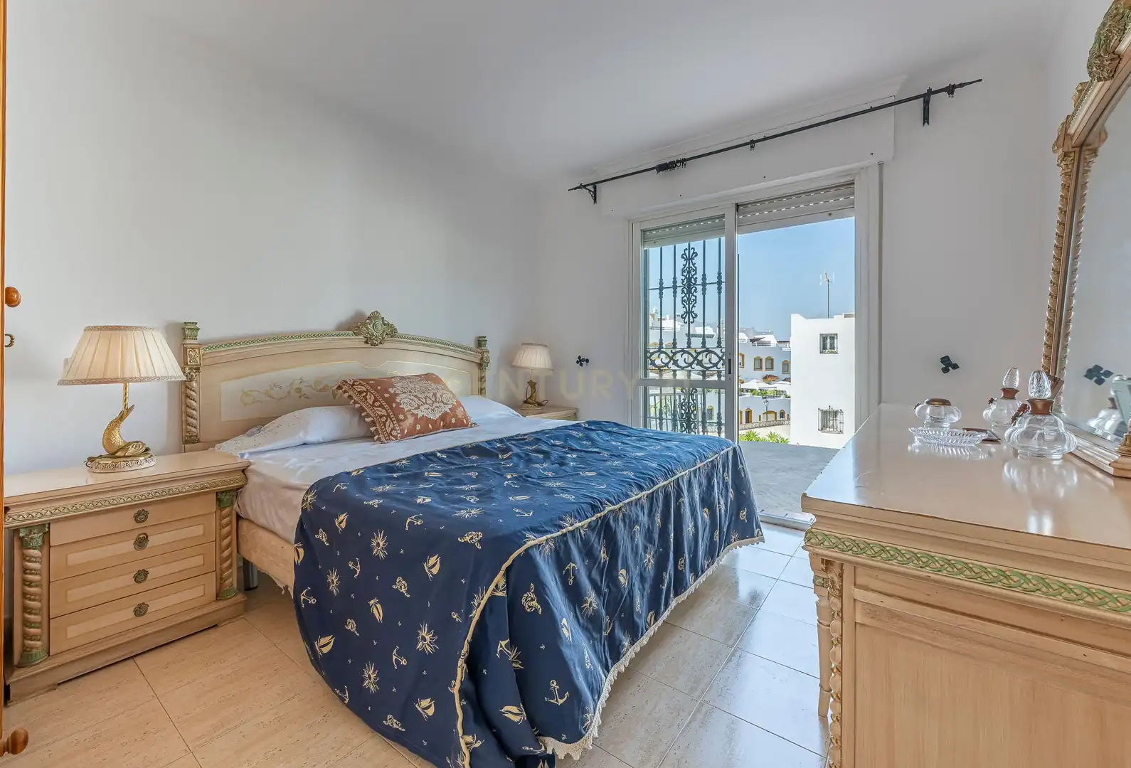 Dormitori de Casa adosada en venda en Marbella amb Piscina comunitària