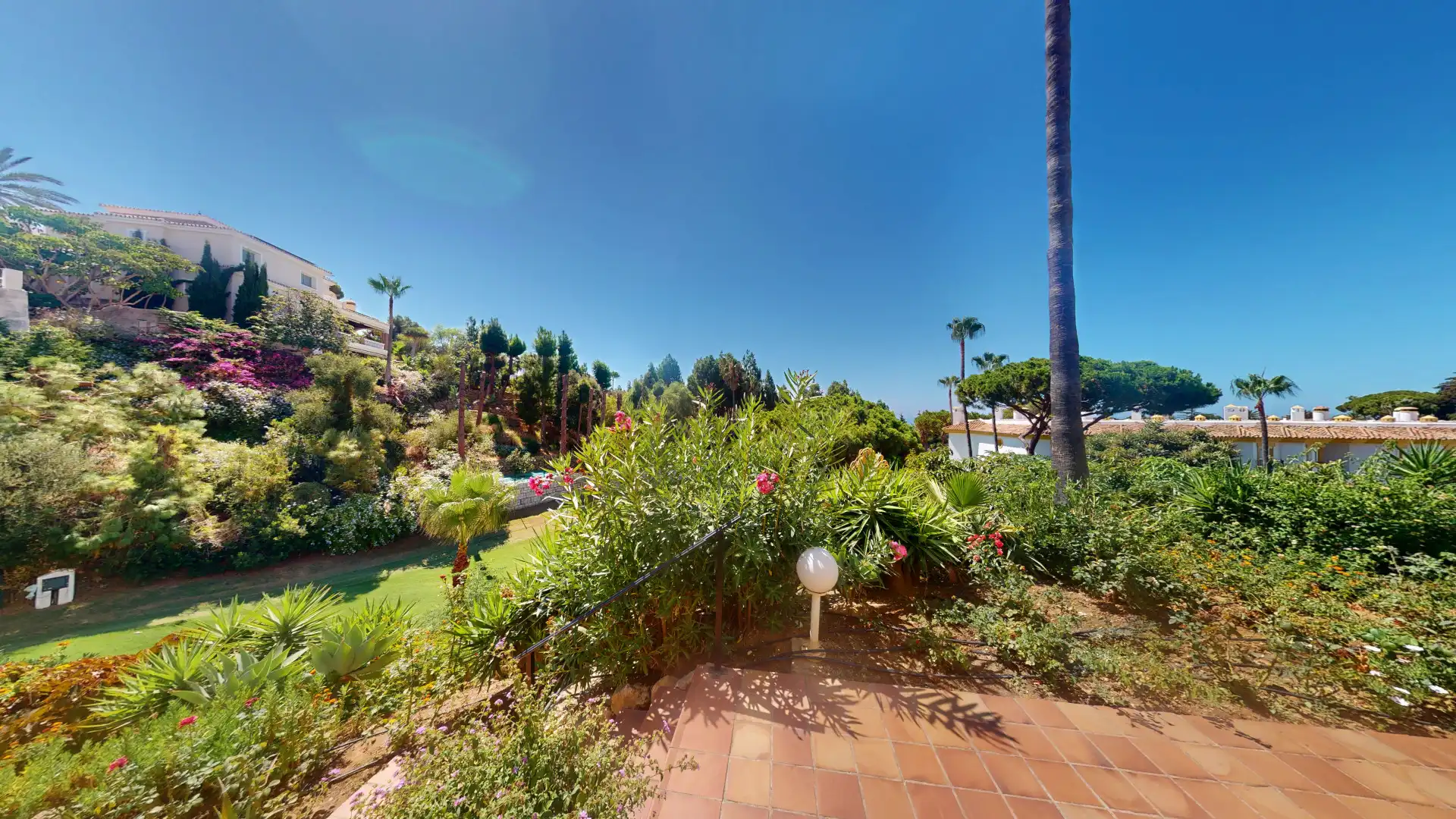 Jardí de Planta baixa en venda en Mijas amb Aire condicionat, Terrassa i Piscina