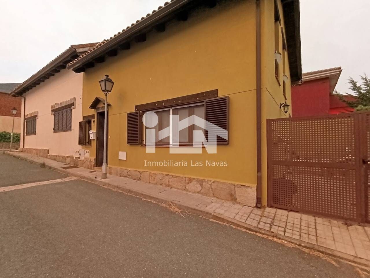 Exterior view of Single-family semi-detached for sale in Navalperal de Pinares  with Heating, Private garden and Swimming Pool