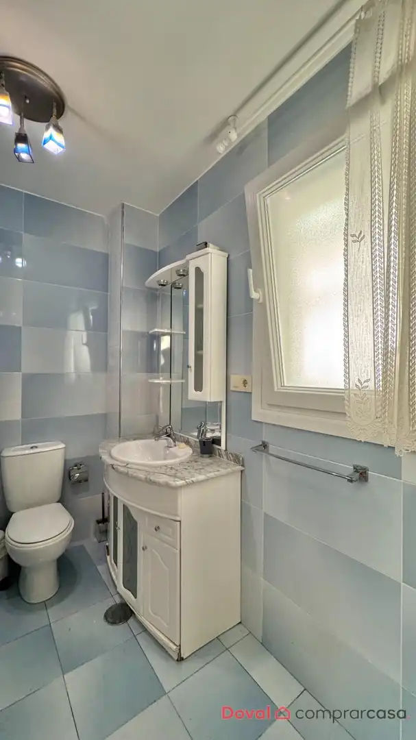 Bathroom of Flat for sale in Vigo   with Heating, Private garden and Terrace