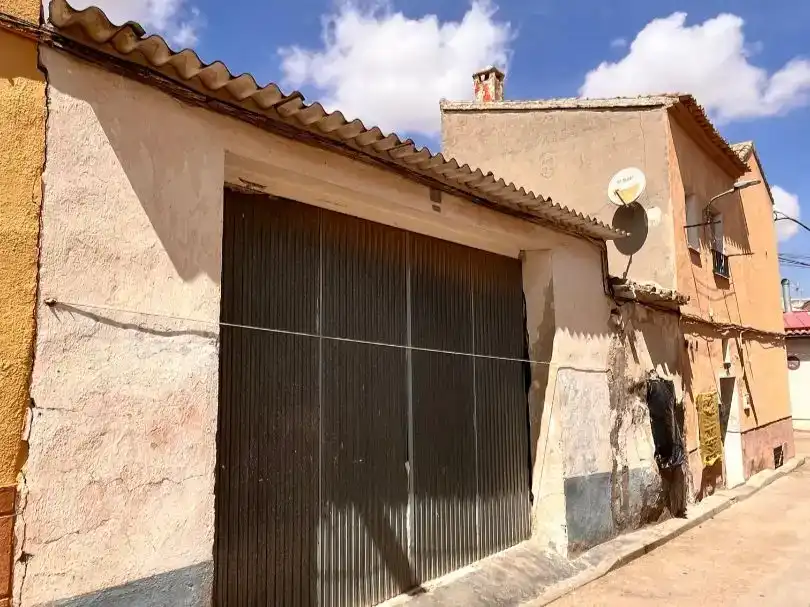 Vista exterior de Casa adosada en venda en Dosbarrios