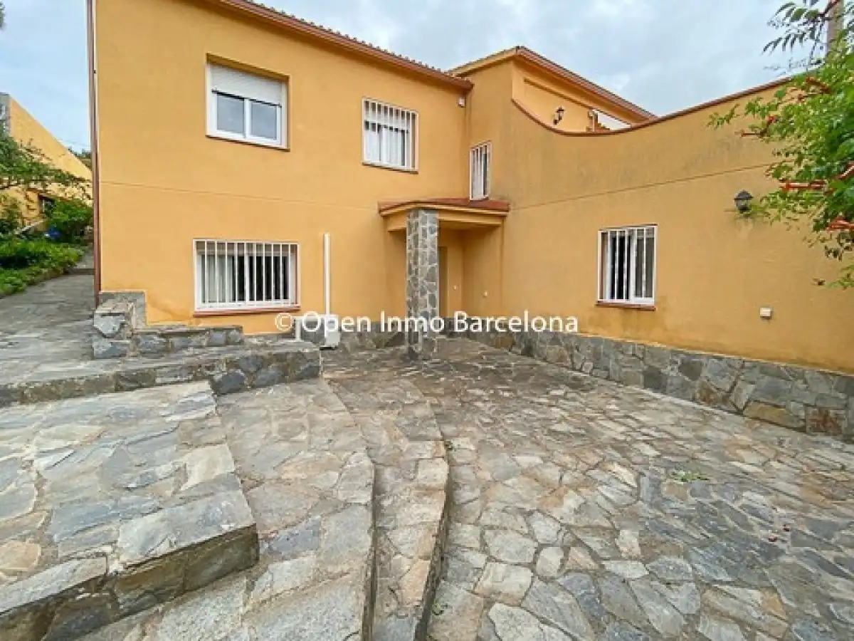 Houses for sale in Avenida MONTSENY, Mas d'En Serra - Els Cards