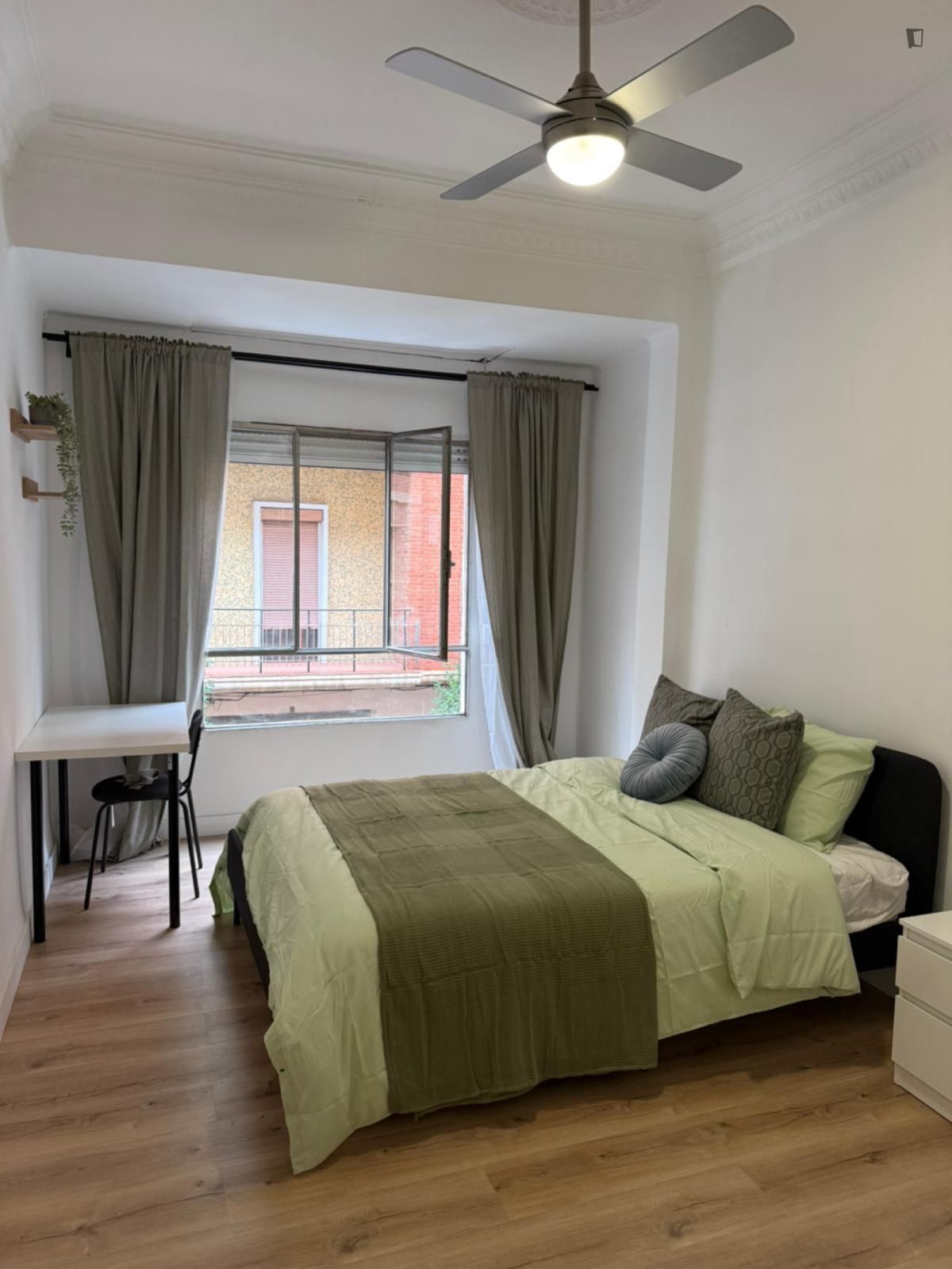 Bedroom of Apartments for share in Aldaia  with Furnished, Oven and Washing machine