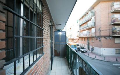 Exterior view of Flat for sale in  Madrid Capital  with Heating, Terrace and Alarm