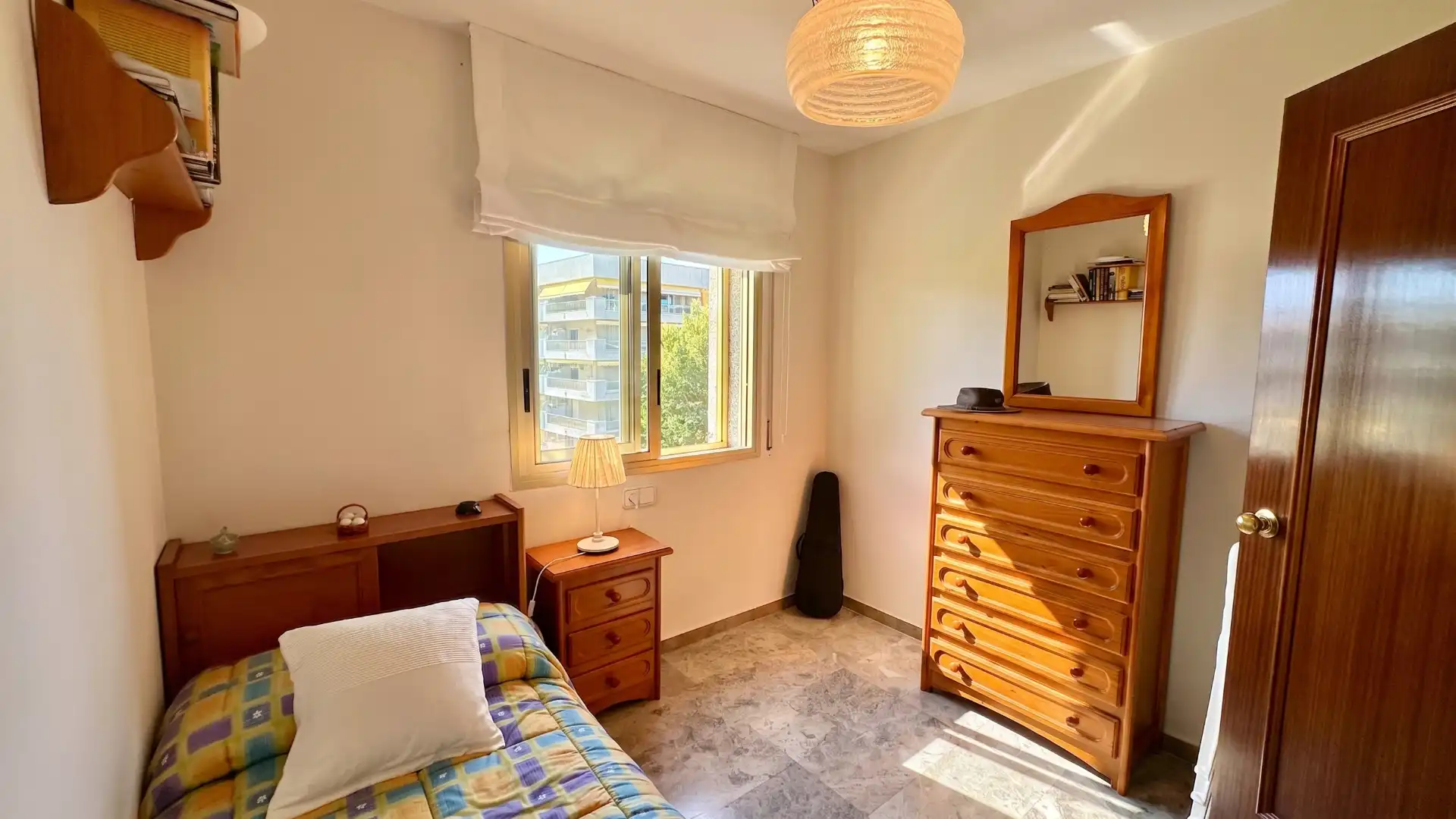 Schlafzimmer von Dachboden zum Verkauf in Salou mit Klimaanlage, Möbliert und Balkon