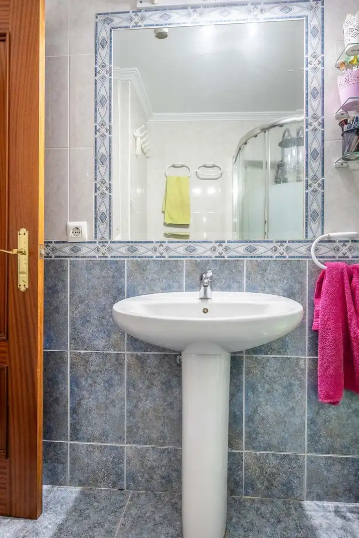 Bany de Casa o xalet en venda en Sevilla amb Aire condicionat, Terrassa i Traster