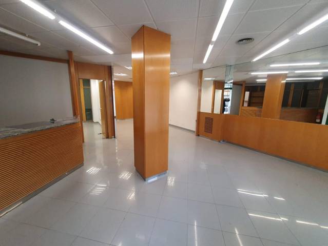 Local comercial en Alquiler en Les Clotes