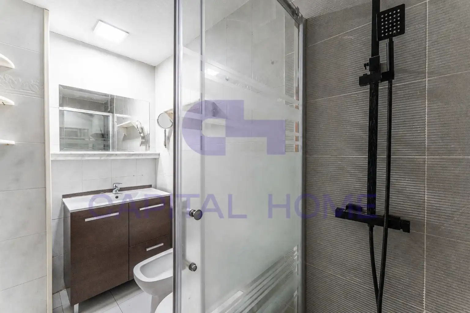 Baño de Piso en venta en Fuenlabrada con Terraza, Amueblado y Horno