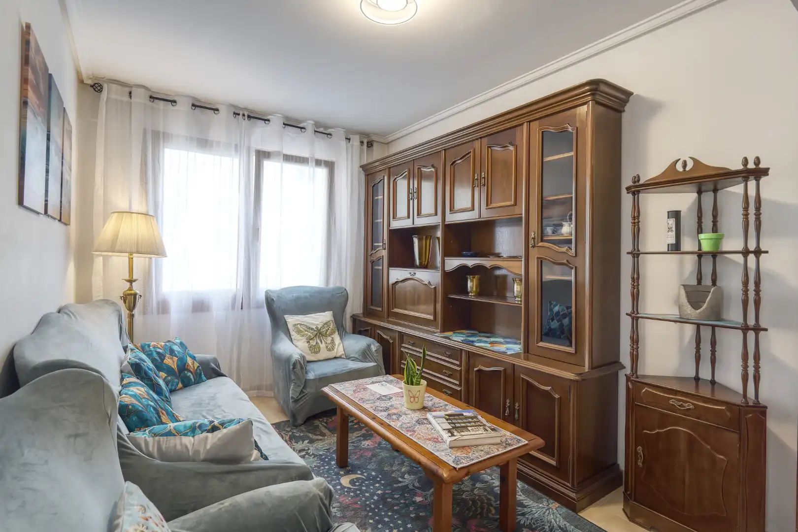 Sala de estar de Piso en venta en A Coruña Capital  con Calefacción, Parquet y Amueblado