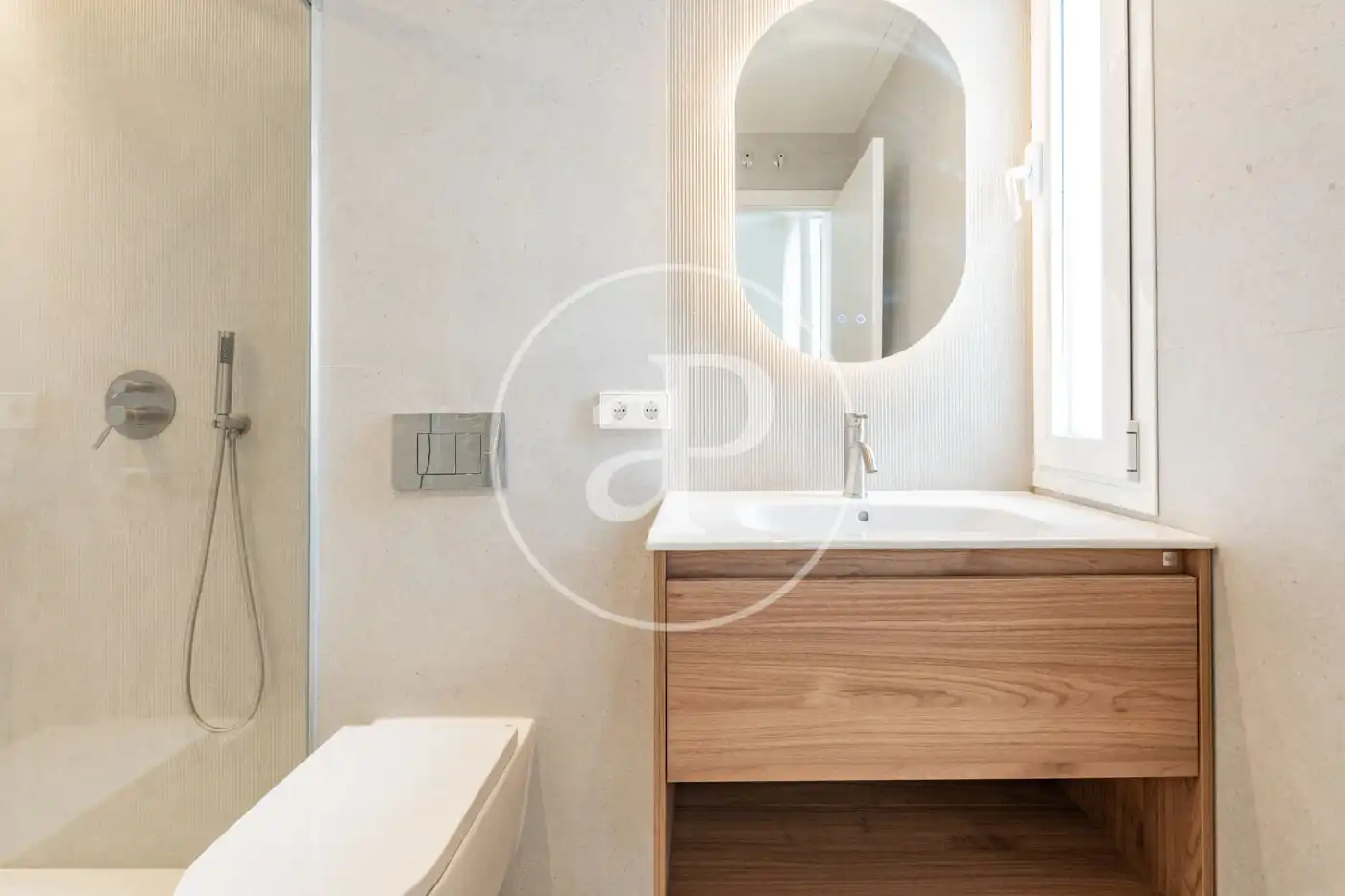 Bathroom of Flat for sale in Madrid  with Air Conditioner and Heating