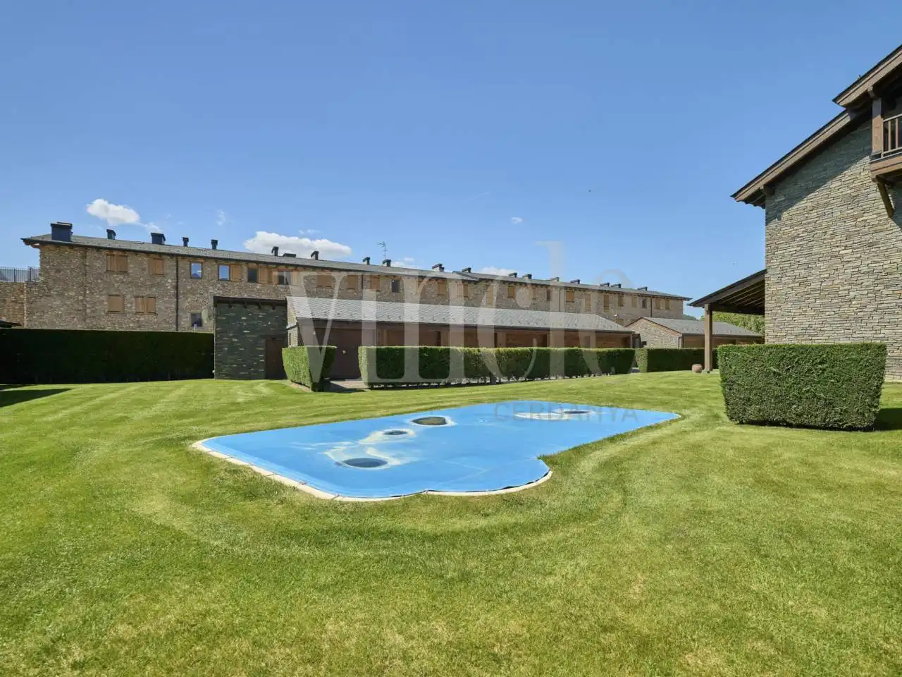 Jardí de Casa adosada en venda en Bellver de Cerdanya amb Calefacció, Parquet i Terrassa