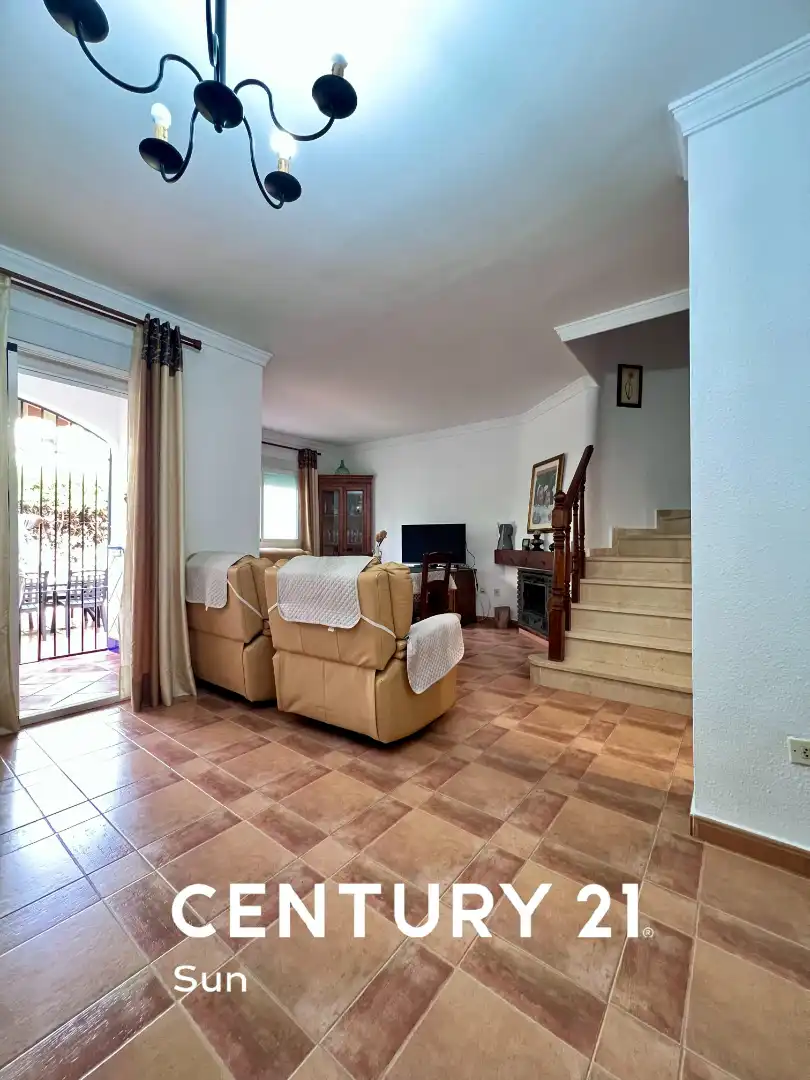 Sala de estar de Casa adosada en venta en Estepona con Jardín privado, Terraza y Lavadora