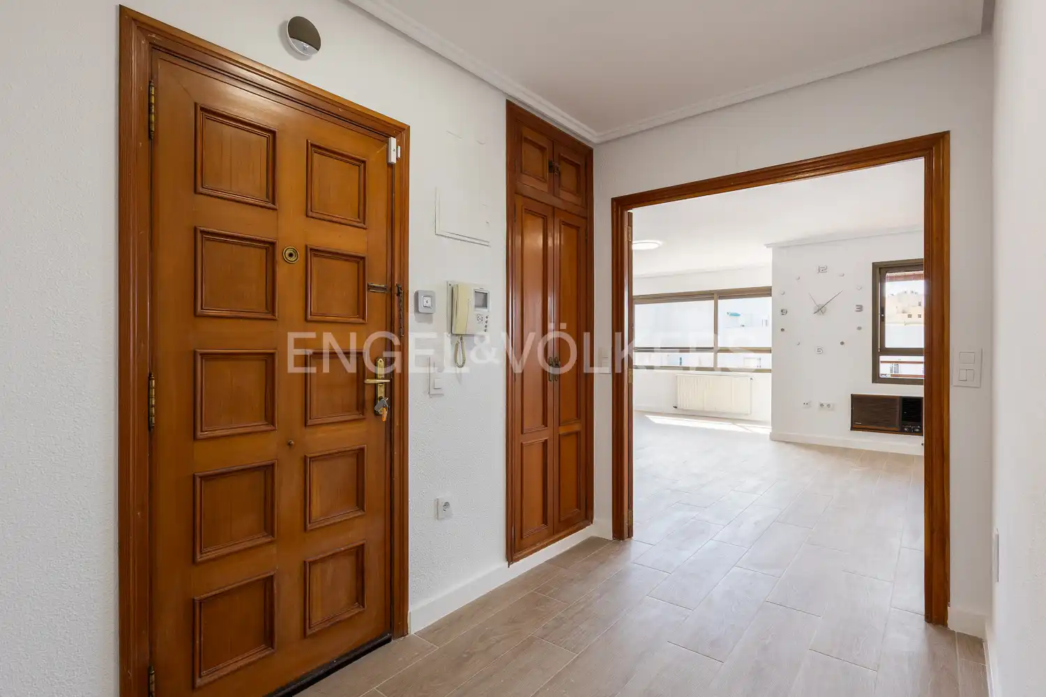 Wohnung zur Miete in Valencia mit Klimaanlage, Heizung und Terrasse