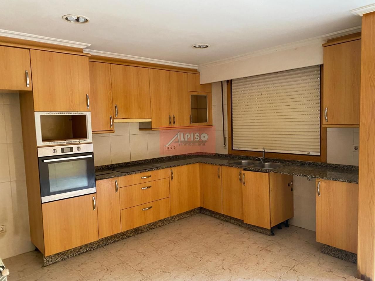 Kitchen of Single-family semi-detached for sale in Ourense Capital   with Heating, Private garden and Storage room