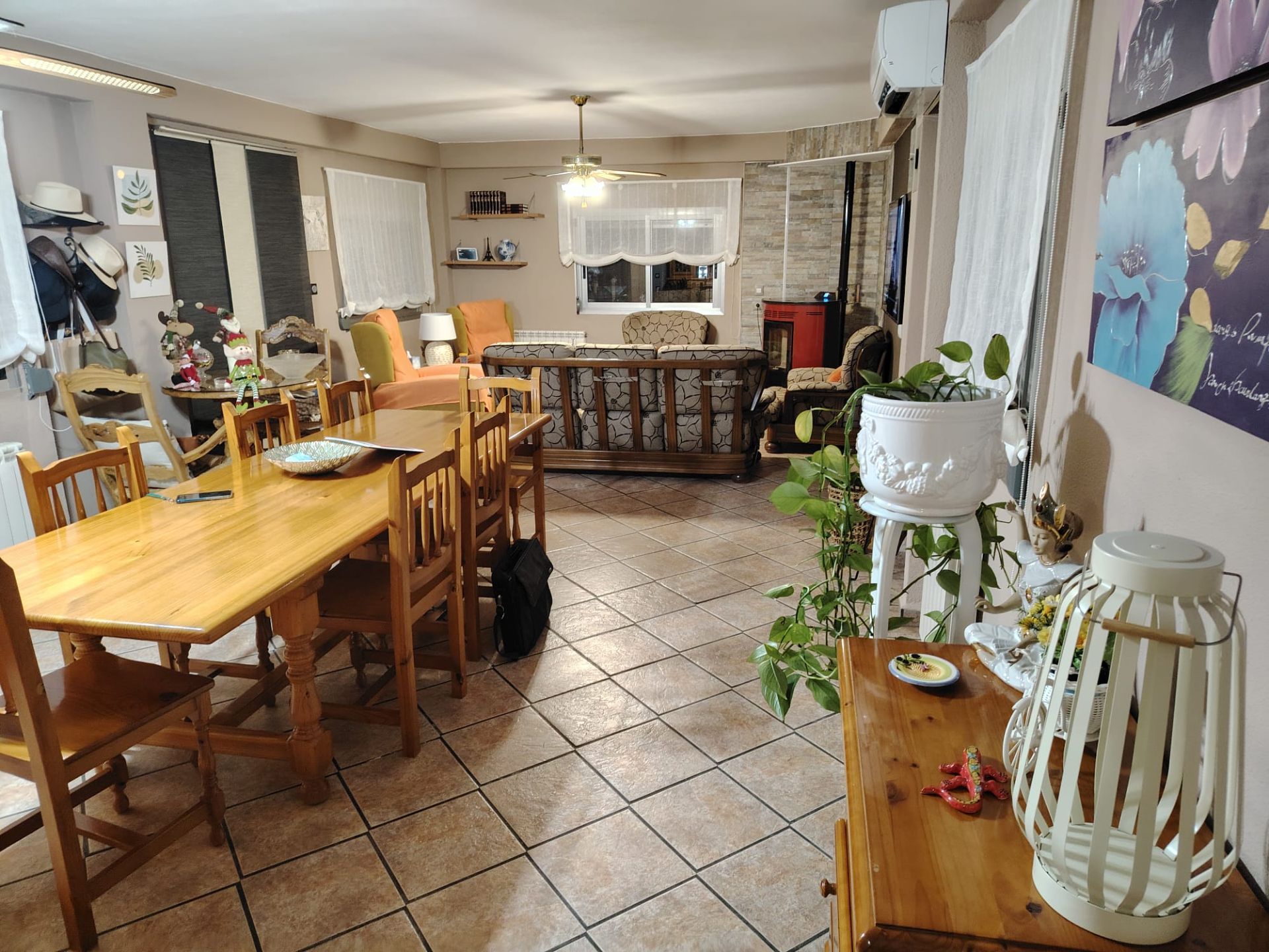 Menjador de Casa o xalet en venda en Pastriz amb Aire condicionat, Calefacció i Jardí privat